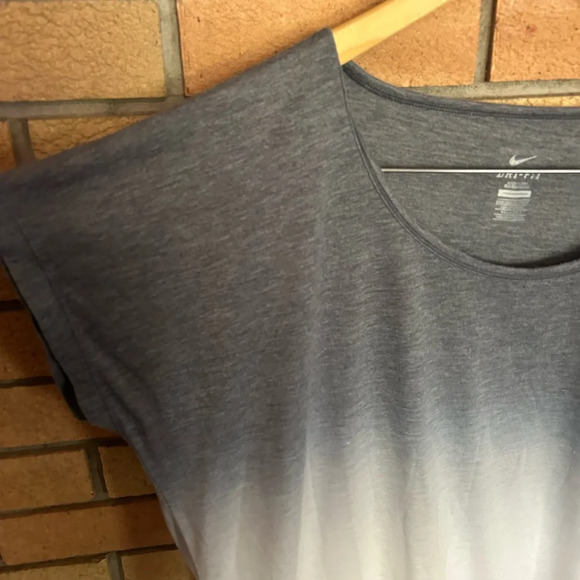 Nike Dri-Fit Athletic Casual Grey and White Ombre Lightweight Shirt One Size - Picture 2 of 5